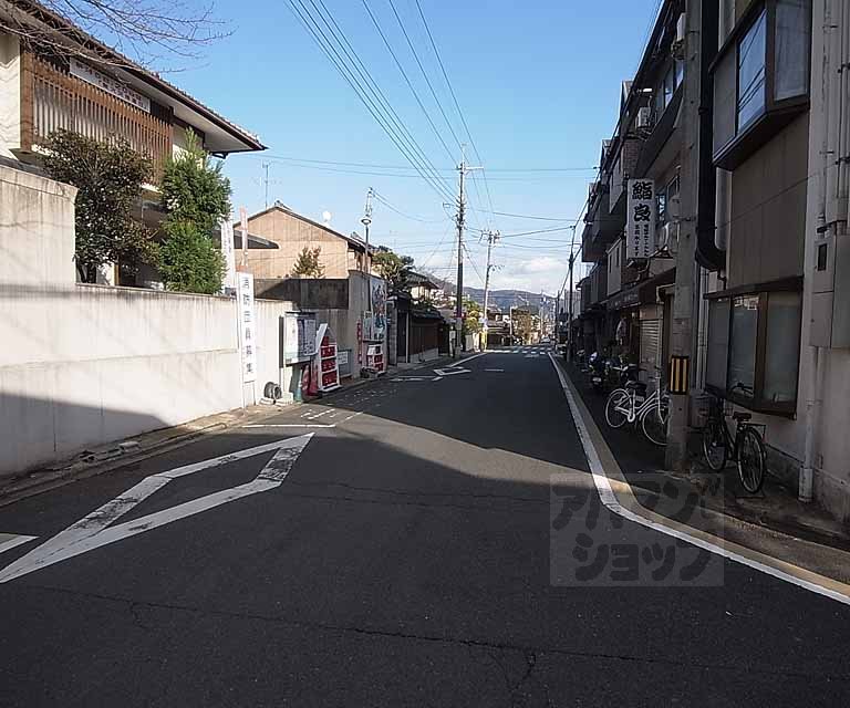 View. It is a front road.