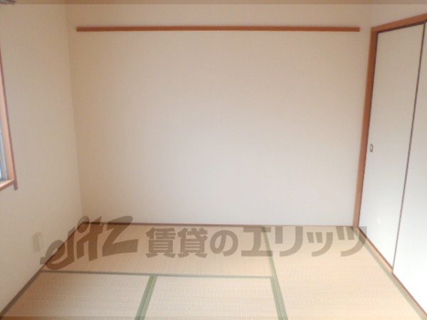 Living and room. Is a Japanese-style room.