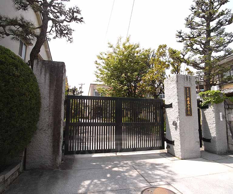 Primary school. 480m until Machiotori (elementary school)