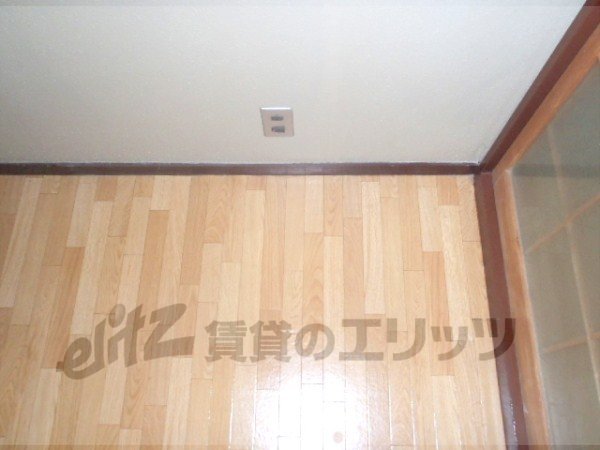 Other room space. Refrigerator yard