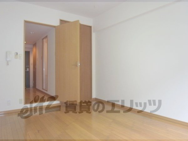 Living and room. Clean rooms.