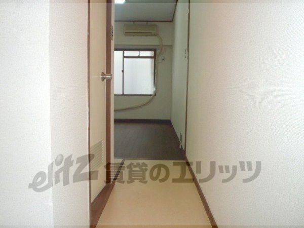 Other room space. Corridor