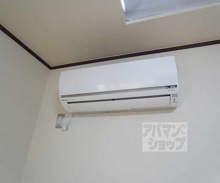 Other Equipment. Air conditioning will be performance is no guarantee. (Comparatively it is a new one.)