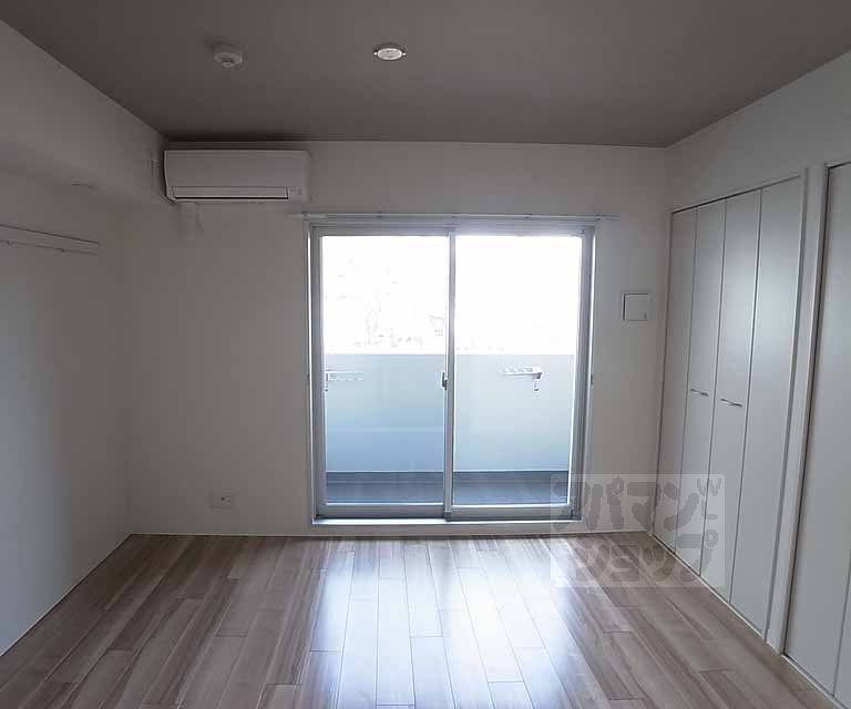 Living and room. Western part