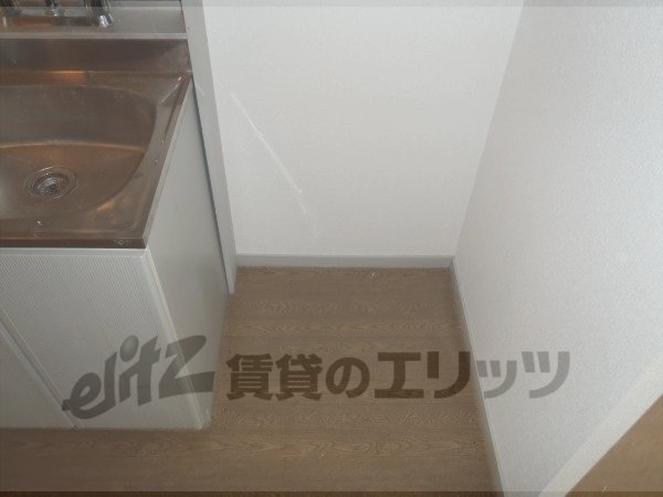 Other room space. Refrigerator yard