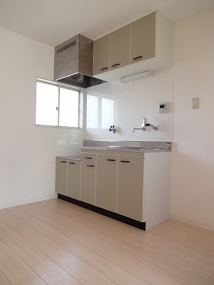 Living and room. Living is ☆