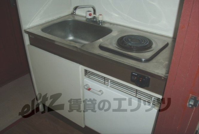 Other room space. Refrigerator yard