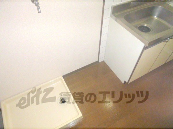 Other room space. Refrigerator yard