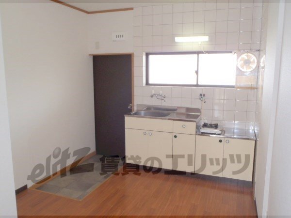 Kitchen. Easy kitchen space of the spread is to use