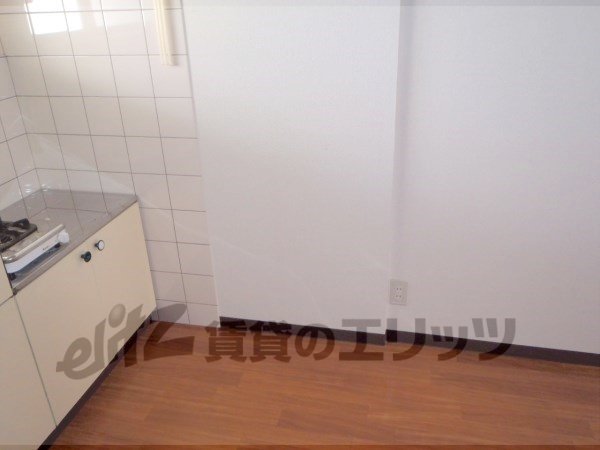 Other room space. Refrigerator yard