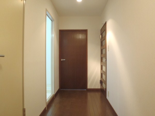 Other room space. Corridor