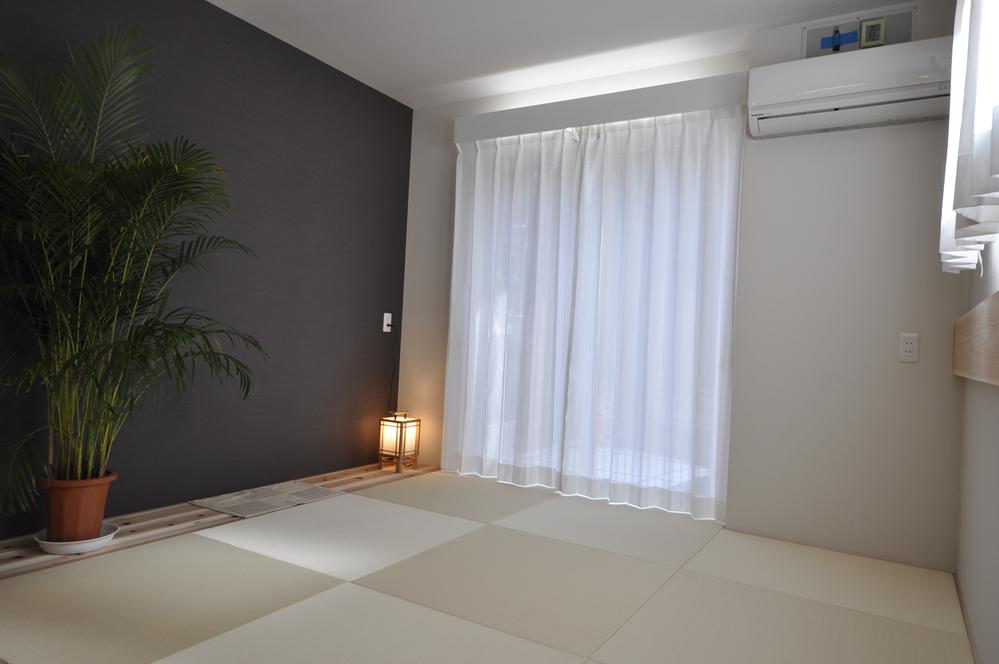 exhibition hall / Showroom. Tatami space to welcome the customers, It will come in handy living space and a separate. The invited friends, Can you use to birthday party for children. (exhibition hall)