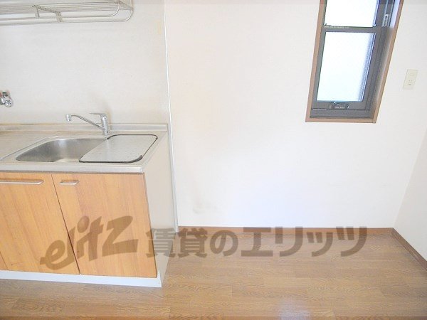 Other room space. Refrigerator yard