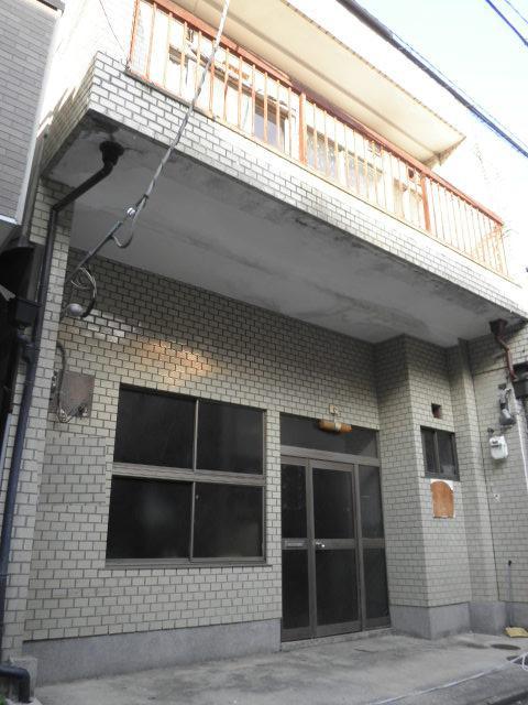 Local appearance photo. Local (12 May 2013) Shooting