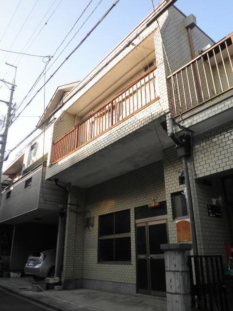 Local appearance photo. Local (12 May 2013) Shooting