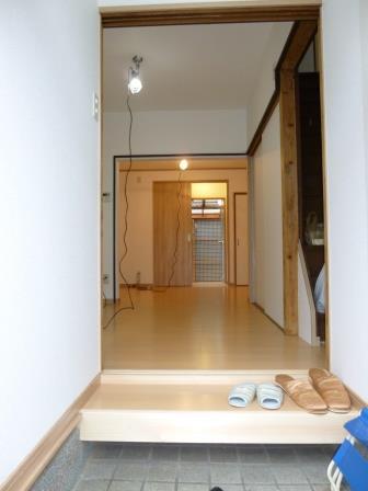 Entrance. Local (12 May 2013) Shooting