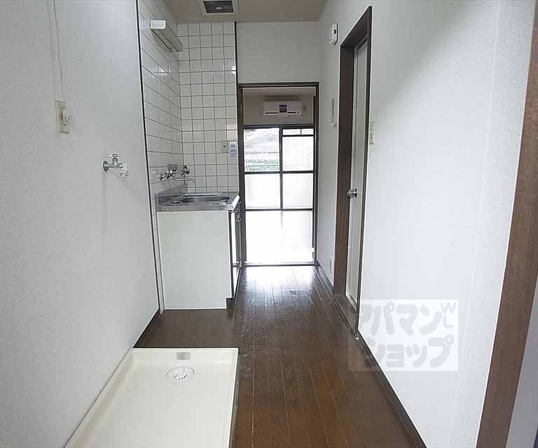 Other room space. Corridor