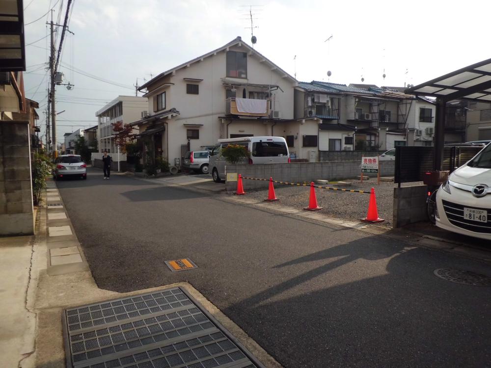 Local photos, including front road. Local (11 May 2013) Shooting