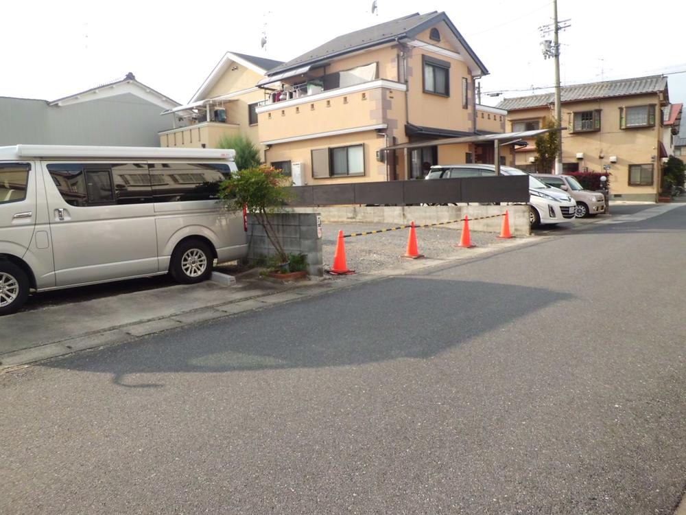 Local photos, including front road. Local (11 May 2013) Shooting