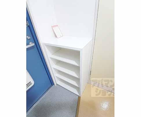 Receipt. With a cupboard in the front door