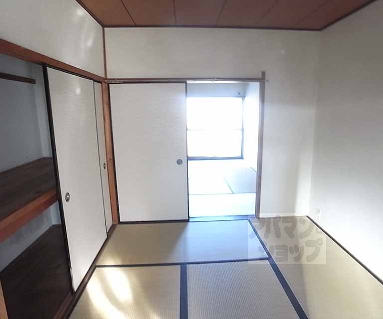 Living and room. Japanese-style room 6 quires ・ This room in the middle.