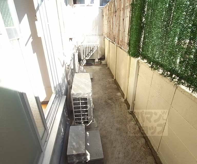 Balcony. 1 Kaishoniwa