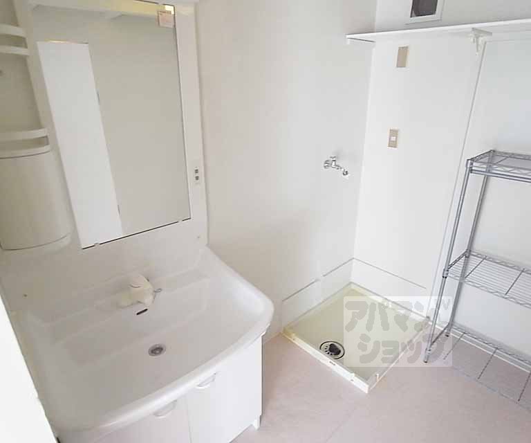 Washroom. Independent wash basin equipment