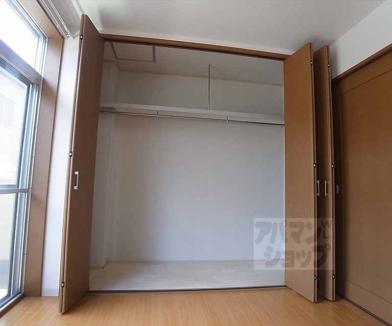 Receipt. Spacious storage space is