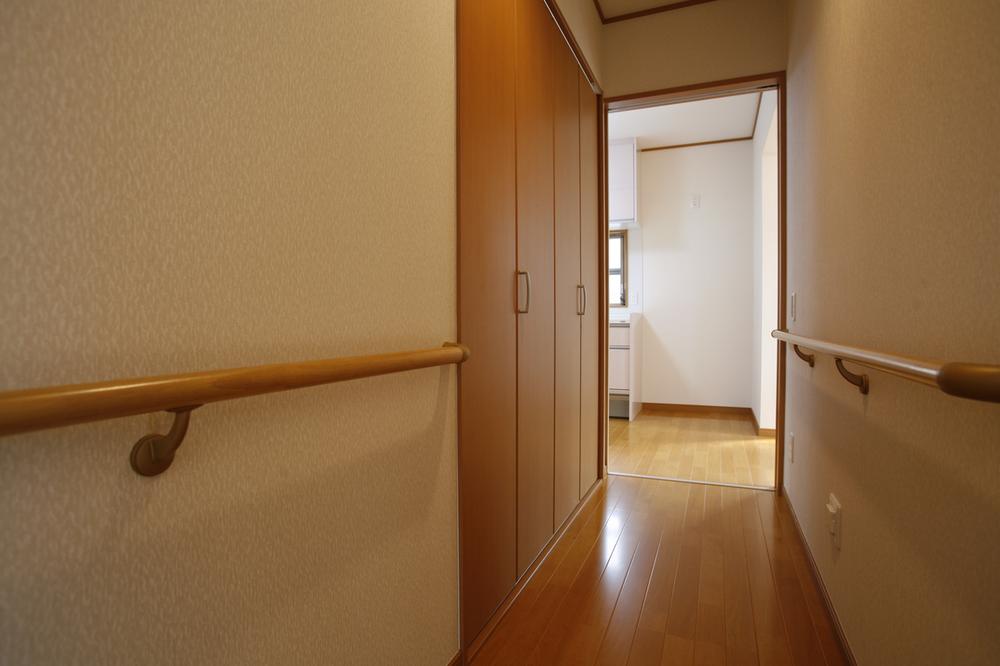 Other. Our construction case. It is equipped with a handrail in the hallway, Peace of mind for the sliding door is also a door