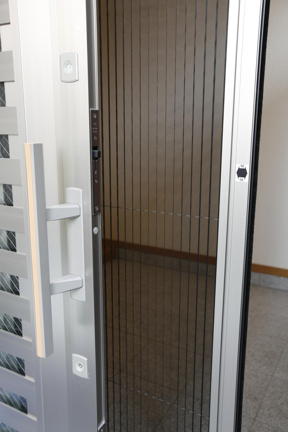 Other. Our construction case. You put in a smooth even in a wheelchair entrance is that it is a sliding door.