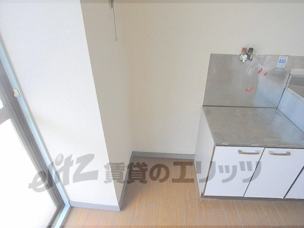 Other room space. Refrigerator yard