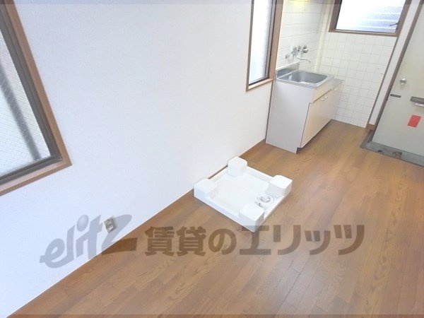 Other room space. Refrigerator yard