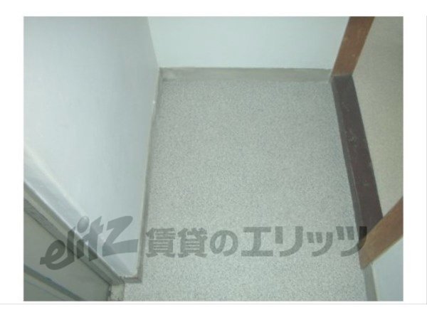 Other room space. Refrigerator yard