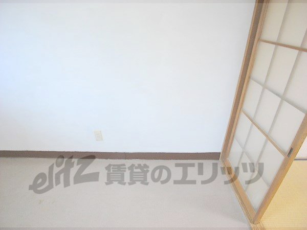 Other room space. Refrigerator yard