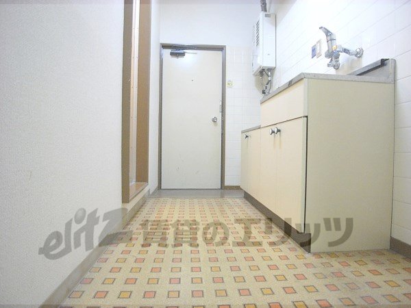 Other room space. Corridor