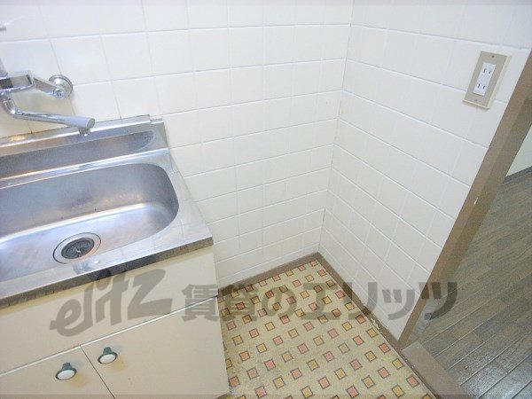 Other room space. Refrigerator yard