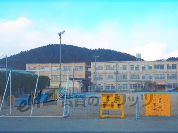 Primary school. Kamigamo up to elementary school (elementary school) 10m