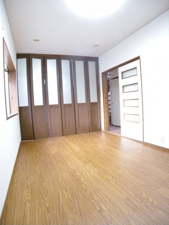 Other room space. Living and dining, Bulkhead. You ☆