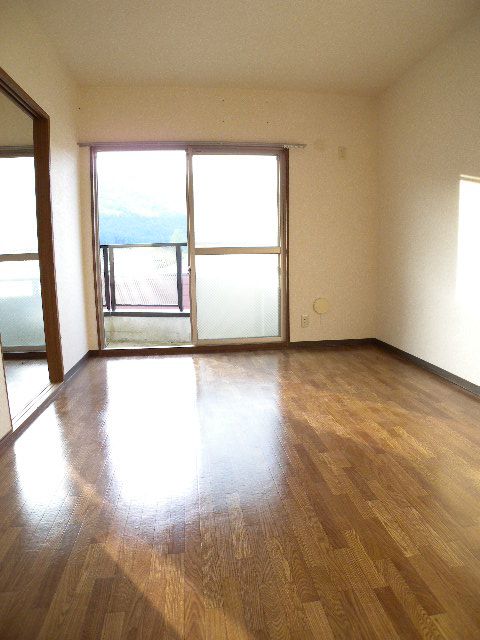 Living and room. v Contact the toll-free number 0120-89-2877