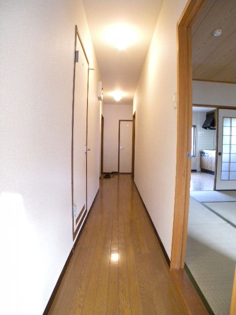 Living and room. Also published in the website "Kyoto rental House Network"