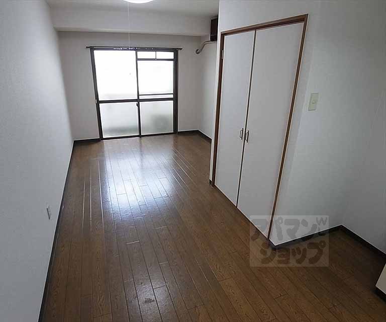 Living and room. Spacious room