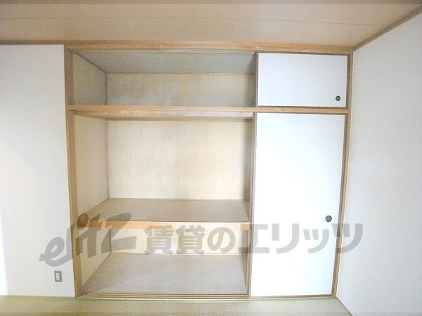 Receipt. Is a Japanese-style room of storage