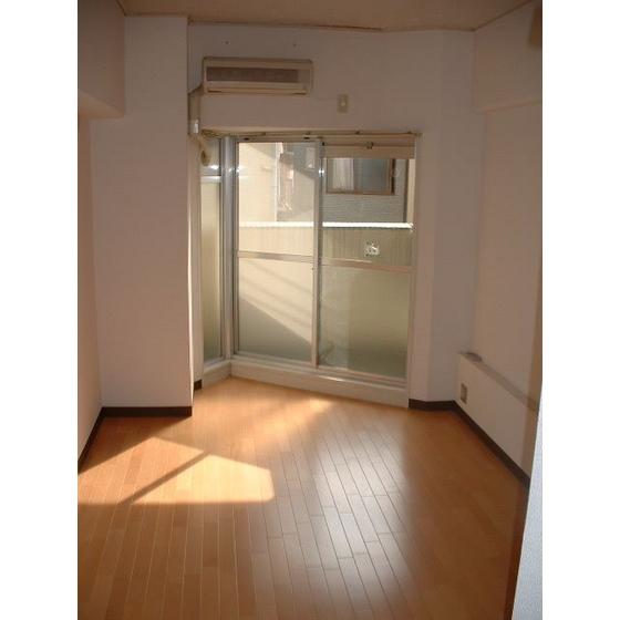 Living and room. Living Room (7 quires type)