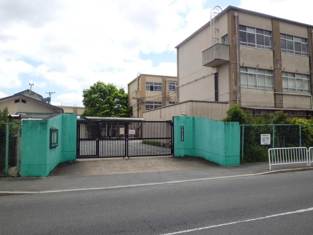Primary school. 1541m to Kyoto Municipal Omiya Elementary School