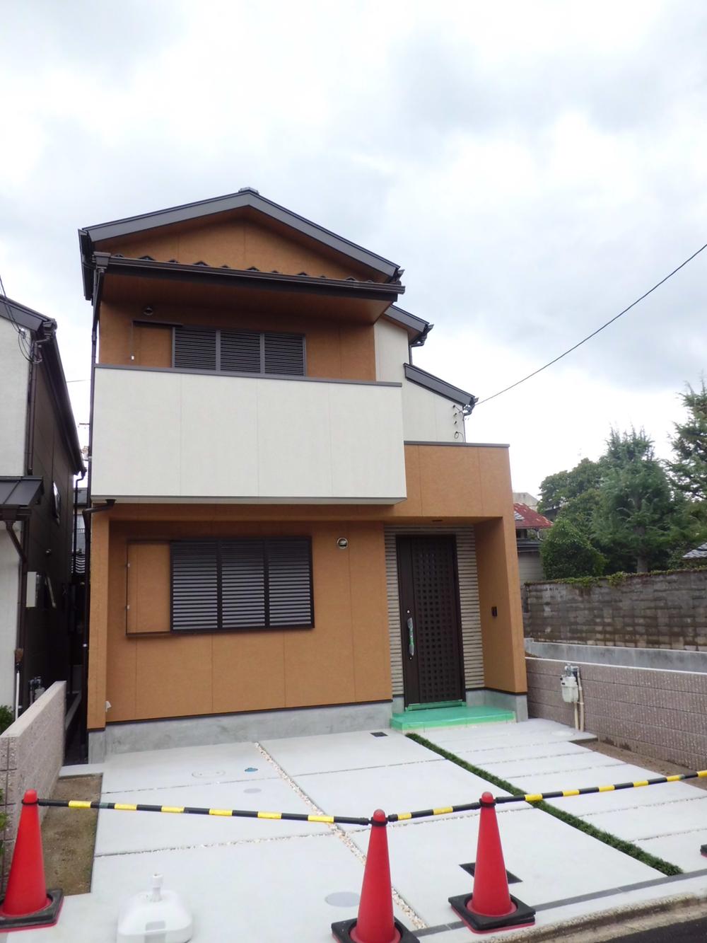 Local appearance photo. Local (10 May 2013) Shooting