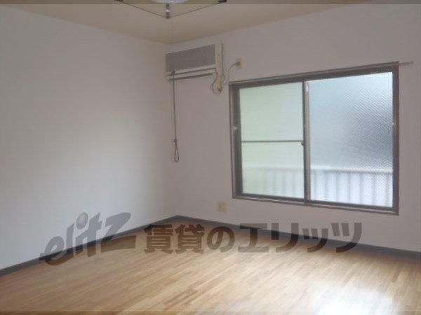 Living and room. It is easy to be the arrangement of the furniture.