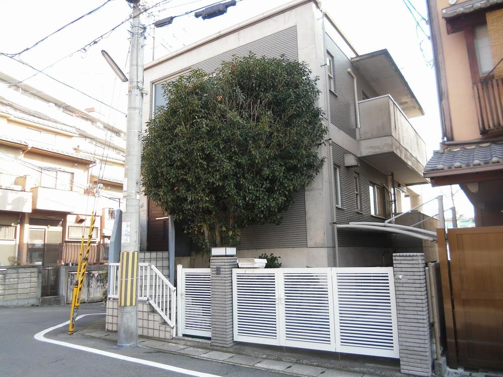 Local appearance photo