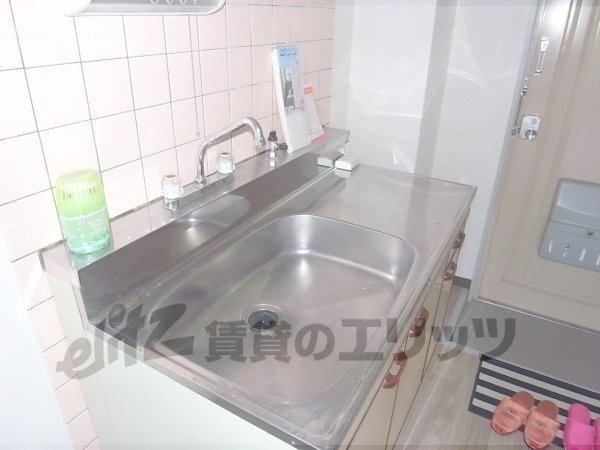 Kitchen. Kitchen space.