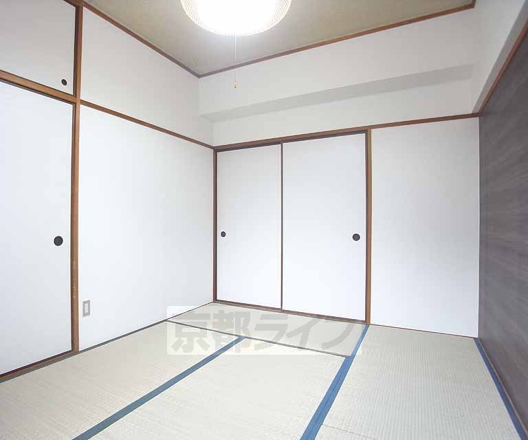 Living and room. 6 is a Pledge of Japanese-style room.