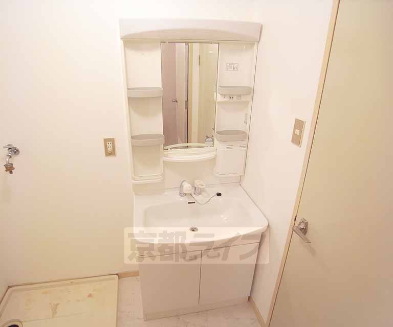 Washroom. Independence is a wash basin.